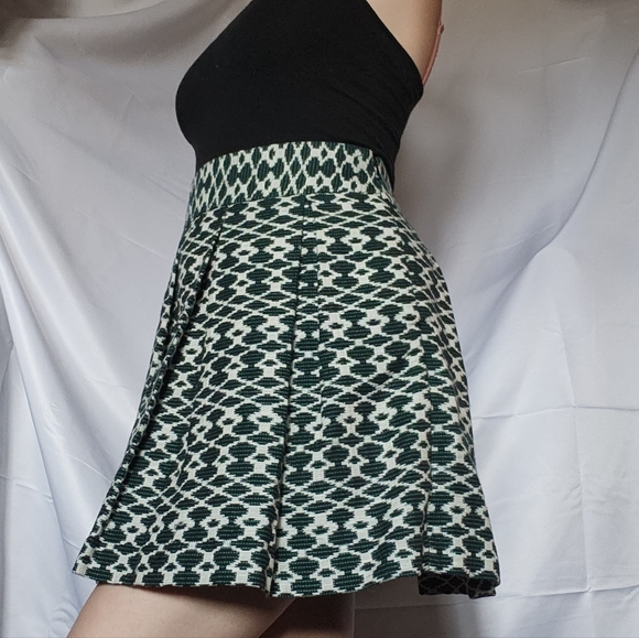 Banana republic patterned green pleated skirt size 0 - Picture 7 of 7